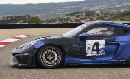 2022 Porsche 718 Cayman GT4 RS Clubsport Side Wallpapers  450x275 (16)