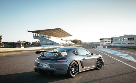 2022 Porsche 718 Cayman GT4 RS (Color: Arctic Grey) Rear Three-Quarter Wallpapers 450x275 (119)