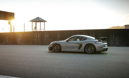 2022 Porsche 718 Cayman GT4 RS (Color: Arctic Grey) Rear Three-Quarter Wallpapers 450x275 (122)