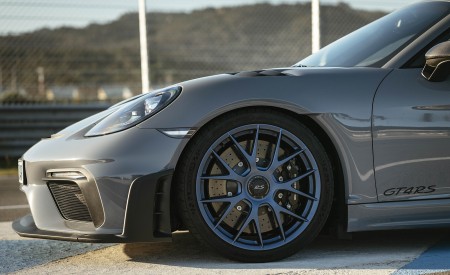 2022 Porsche 718 Cayman GT4 RS (Color: Arctic Grey) Wheel Wallpapers 450x275 (133)