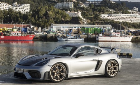 2022 Porsche 718 Cayman GT4 RS (Color: GT Silver Metallic) Front Three-Quarter Wallpapers 450x275 (276)