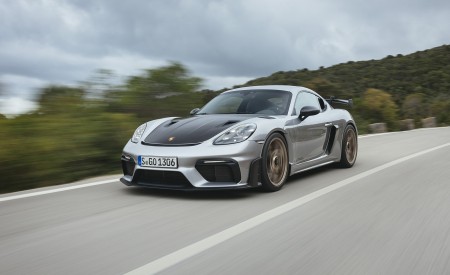 2022 Porsche 718 Cayman GT4 RS (Color: GT Silver Metallic) Front Three-Quarter Wallpapers 450x275 (258)