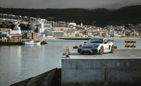 2022 Porsche 718 Cayman GT4 RS (Color: GT Silver Metallic) Front Three-Quarter Wallpapers 450x275 (272)