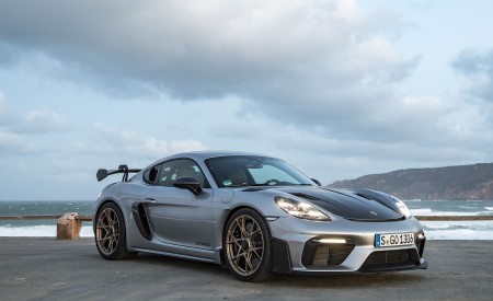 2022 Porsche 718 Cayman GT4 RS (Color: GT Silver Metallic) Front Three-Quarter Wallpapers 450x275 (273)