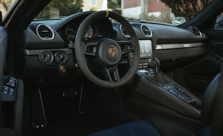 2022 Porsche 718 Cayman GT4 RS (Color: GT Silver Metallic) Interior Wallpapers 450x275 (317)