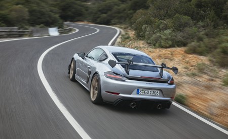 2022 Porsche 718 Cayman GT4 RS (Color: GT Silver Metallic) Rear Three-Quarter Wallpapers 450x275 (253)