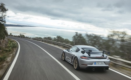 2022 Porsche 718 Cayman GT4 RS (Color: GT Silver Metallic) Rear Three-Quarter Wallpapers 450x275 (254)