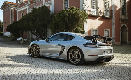 2022 Porsche 718 Cayman GT4 RS (Color: GT Silver Metallic) Rear Three-Quarter Wallpapers 450x275 (270)
