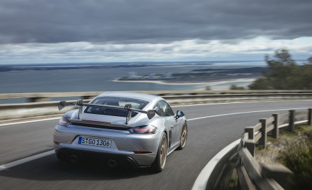 2022 Porsche 718 Cayman GT4 RS (Color: GT Silver Metallic) Rear Wallpapers 450x275 (264)