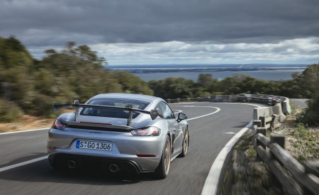 2022 Porsche 718 Cayman GT4 RS (Color: GT Silver Metallic) Rear Wallpapers 450x275 (267)