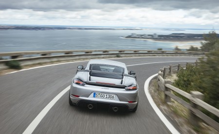 2022 Porsche 718 Cayman GT4 RS (Color: GT Silver Metallic) Rear Wallpapers 450x275 (256)