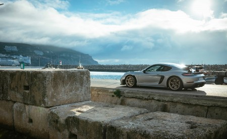 2022 Porsche 718 Cayman GT4 RS (Color: GT Silver Metallic) Side Wallpapers 450x275 (280)
