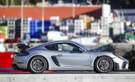 2022 Porsche 718 Cayman GT4 RS (Color: GT Silver Metallic) Side Wallpapers 450x275 (277)