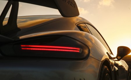 2022 Porsche 718 Cayman GT4 RS (Color: GT Silver Metallic) Tail Light Wallpapers 450x275 (312)