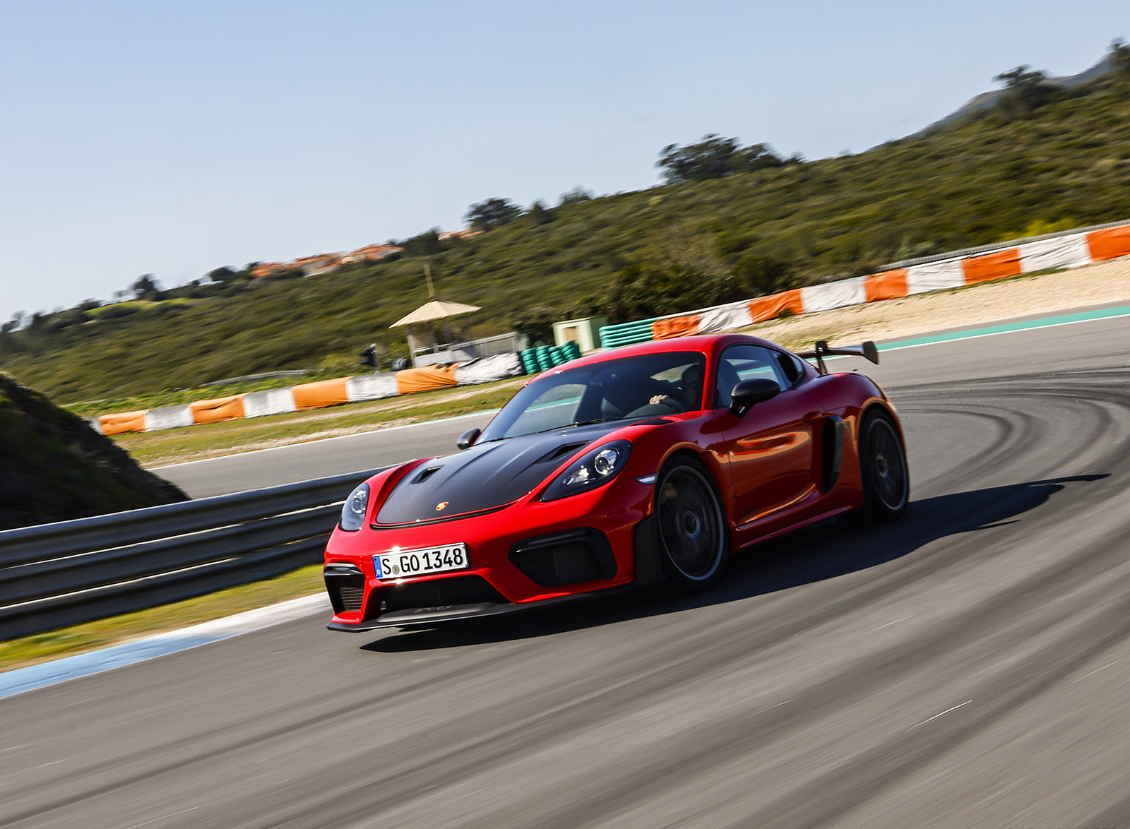 2022 Porsche 718 Cayman GT4 RS (Color: Guards Red) Front Three-Quarter Wallpapers  (4)