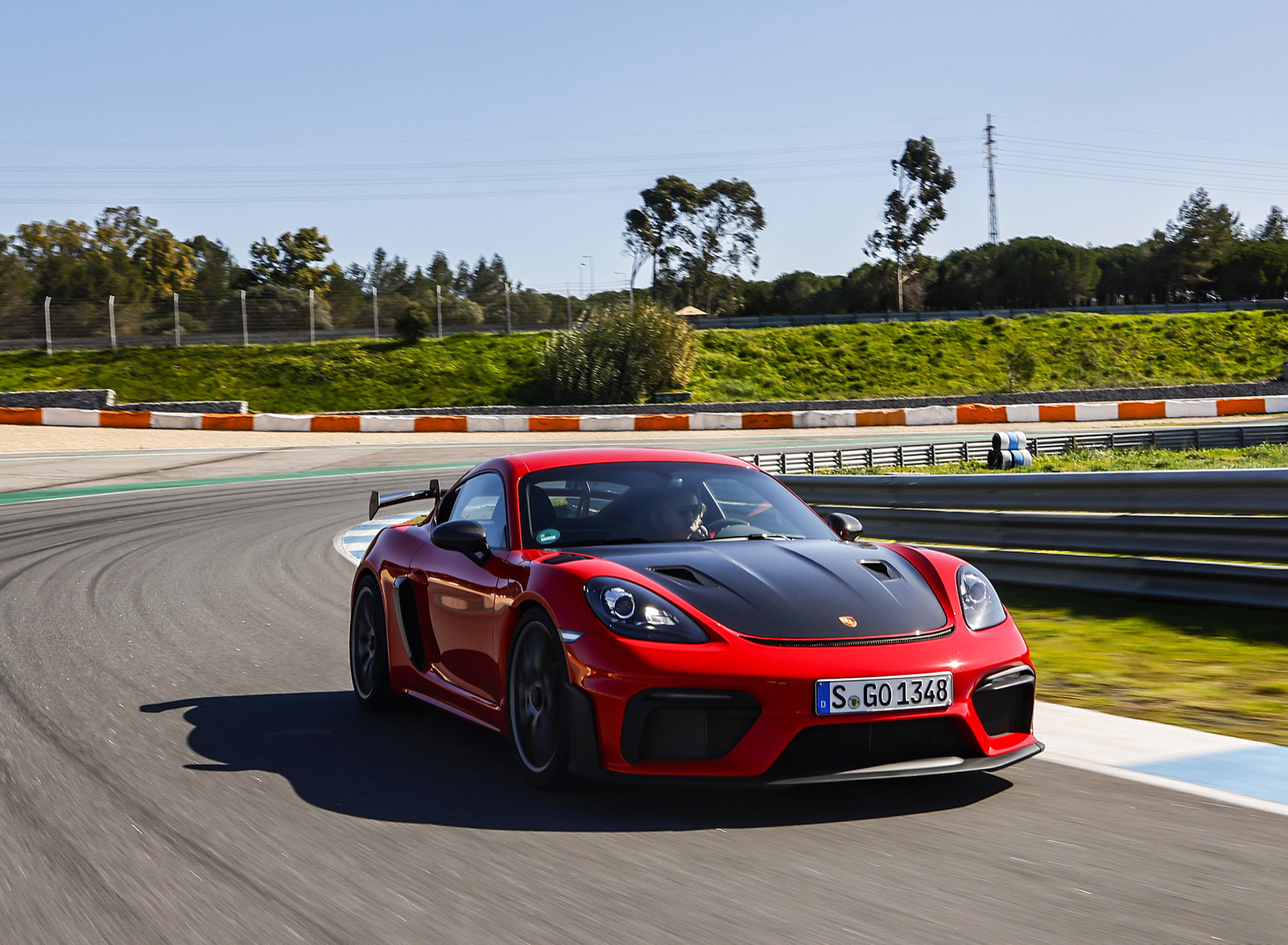 2022 Porsche 718 Cayman GT4 RS (Color: Guards Red) Front Three-Quarter Wallpapers (1)