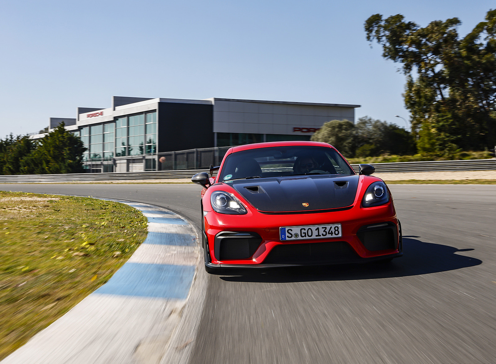 2022 Porsche 718 Cayman GT4 RS (Color: Guards Red) Front Wallpapers (10)