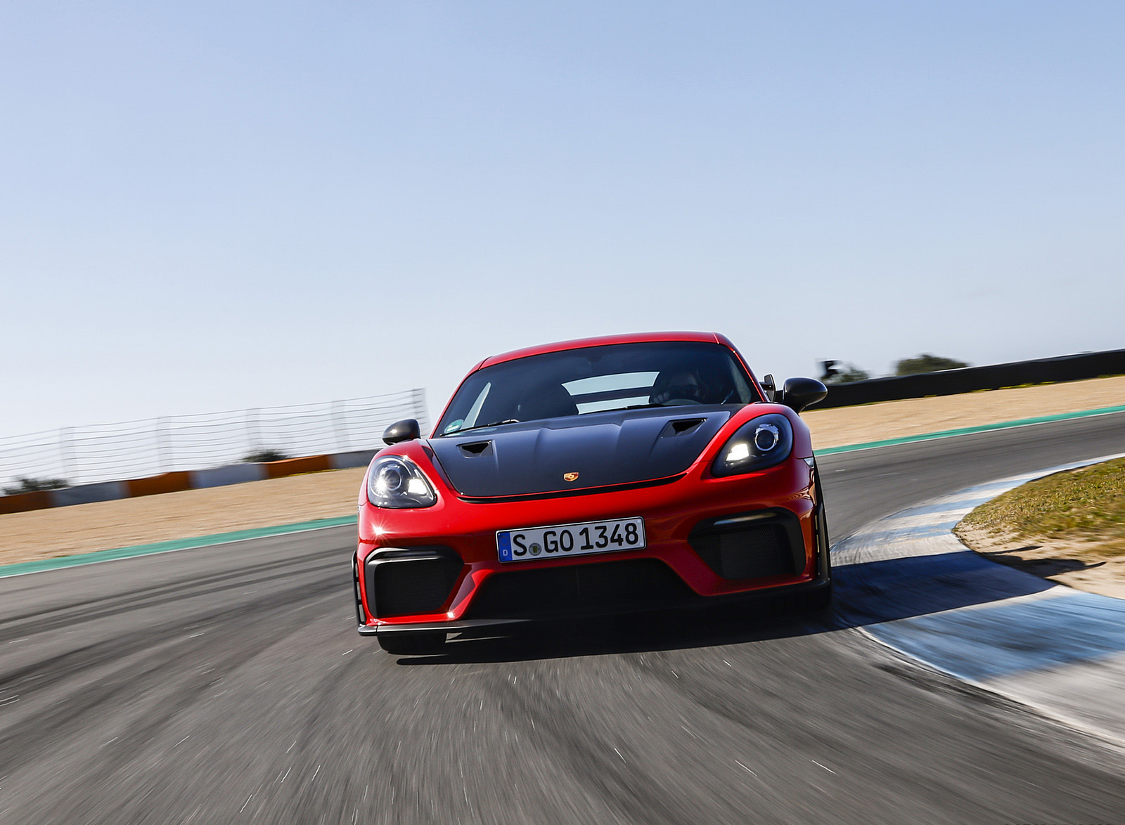 2022 Porsche 718 Cayman GT4 RS (Color: Guards Red) Front Wallpapers (2)