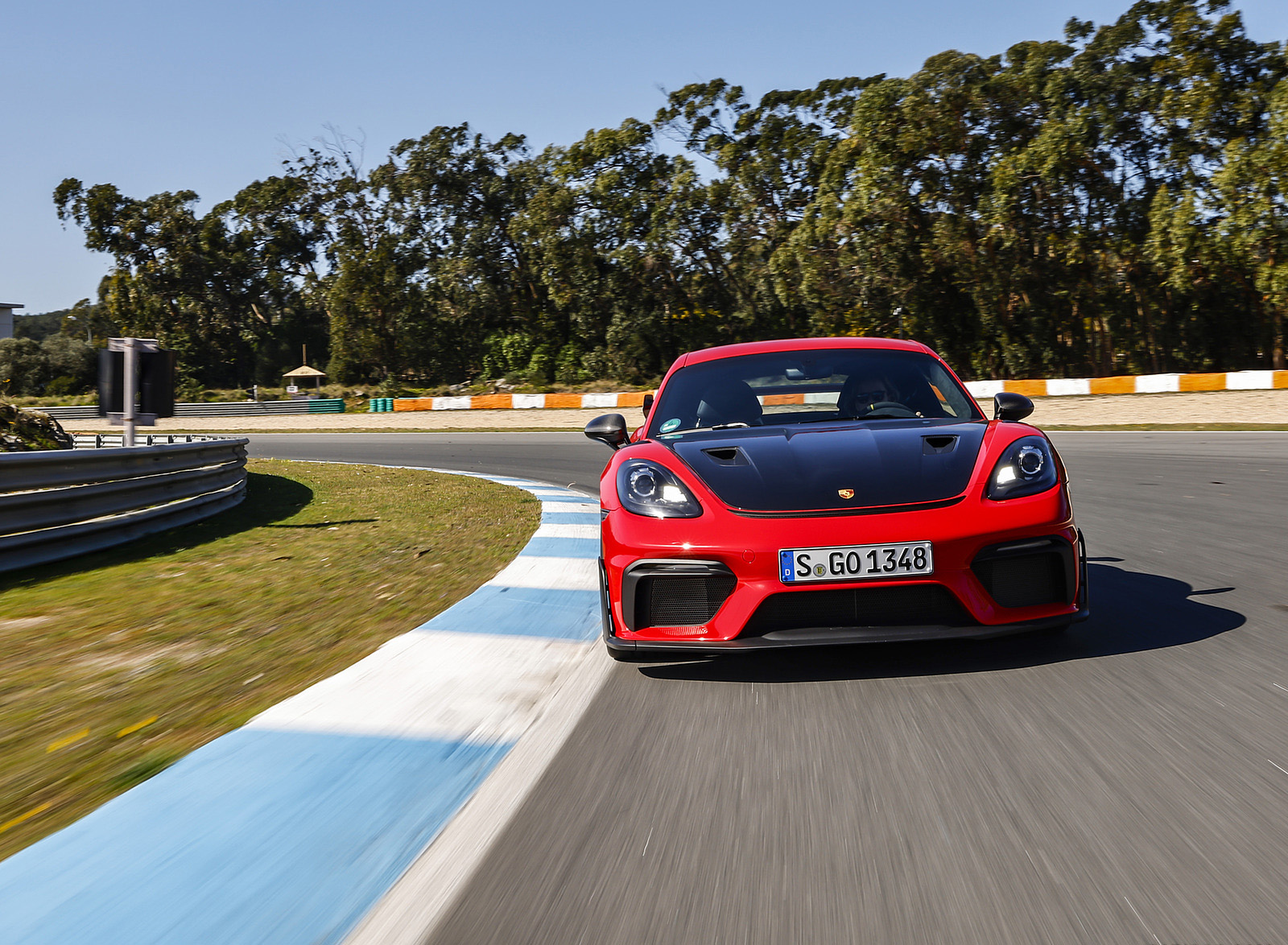 2022 Porsche 718 Cayman GT4 RS (Color: Guards Red) Front Wallpapers (5)