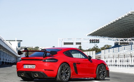 2022 Porsche 718 Cayman GT4 RS (Color: Guards Red) Rear Three-Quarter Wallpapers 450x275 (16)