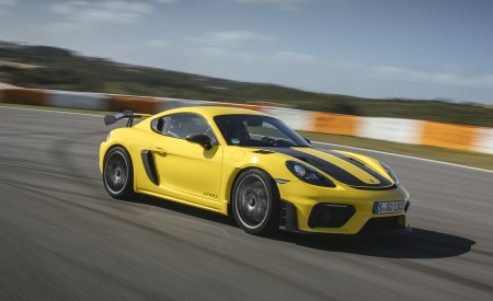 2022 Porsche 718 Cayman GT4 RS (Color: Racing Yellow) Front Three-Quarter Wallpapers 450x275 (158)