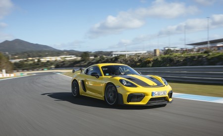2022 Porsche 718 Cayman GT4 RS (Color: Racing Yellow) Front Three-Quarter Wallpapers 450x275 (177)