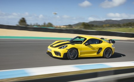 2022 Porsche 718 Cayman GT4 RS (Color: Racing Yellow) Front Three-Quarter Wallpapers 450x275 (180)