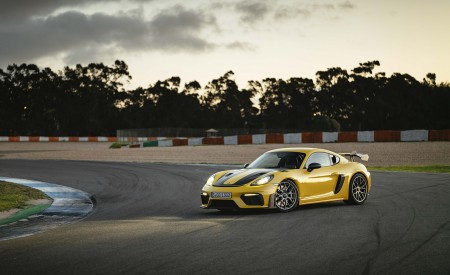 2022 Porsche 718 Cayman GT4 RS (Color: Racing Yellow) Front Three-Quarter Wallpapers 450x275 (192)