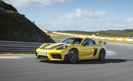 2022 Porsche 718 Cayman GT4 RS (Color: Racing Yellow) Front Three-Quarter Wallpapers 450x275 (179)