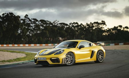 2022 Porsche 718 Cayman GT4 RS (Color: Racing Yellow) Front Three-Quarter Wallpapers 450x275 (193)
