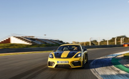2022 Porsche 718 Cayman GT4 RS (Color: Racing Yellow) Front Wallpapers 450x275 (161)