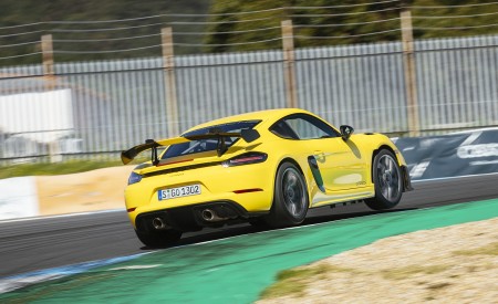 2022 Porsche 718 Cayman GT4 RS (Color: Racing Yellow) Rear Three-Quarter Wallpapers 450x275 (184)