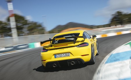 2022 Porsche 718 Cayman GT4 RS (Color: Racing Yellow) Rear Wallpapers 450x275 (185)