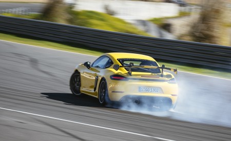 2022 Porsche 718 Cayman GT4 RS (Color: Racing Yellow) Rear Wallpapers 450x275 (155)