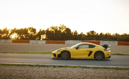 2022 Porsche 718 Cayman GT4 RS (Color: Racing Yellow) Side Wallpapers 450x275 (205)