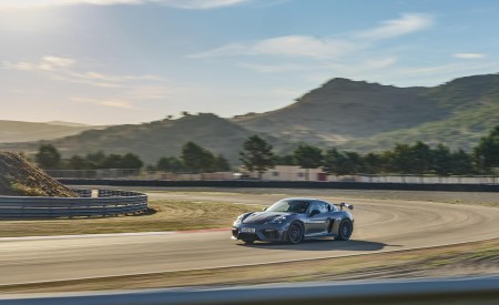 2022 Porsche 718 Cayman GT4 RS Front Three-Quarter Wallpapers 450x275 (352)