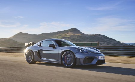 2022 Porsche 718 Cayman GT4 RS Front Three-Quarter Wallpapers 450x275 (341)
