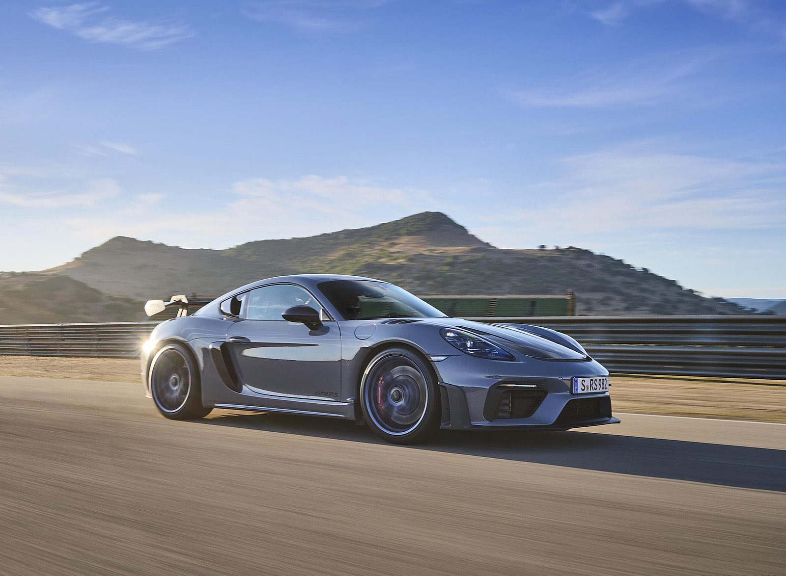 2022 Porsche 718 Cayman GT4 RS Front Three-Quarter Wallpapers (8)
