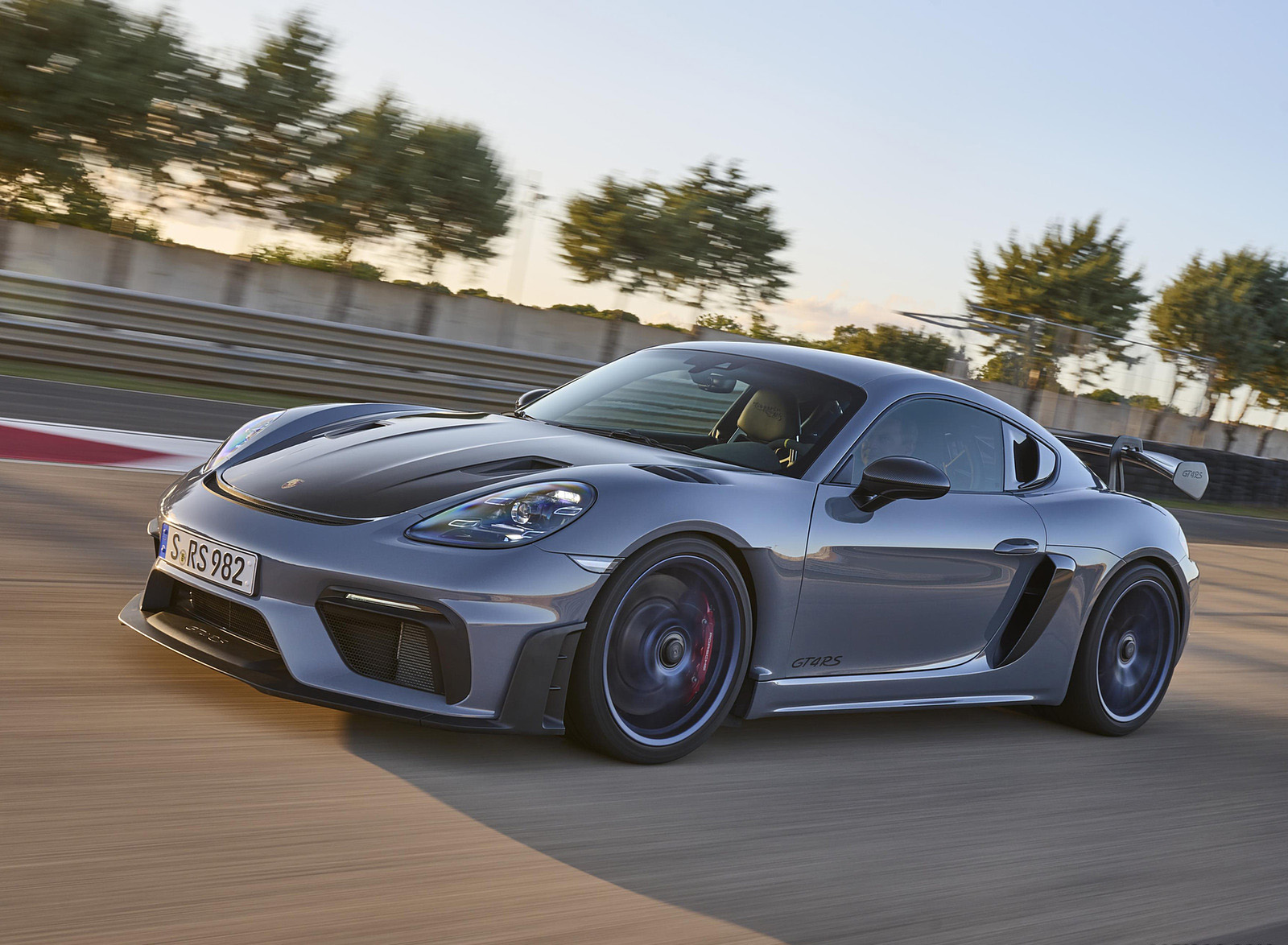 2022 Porsche 718 Cayman GT4 RS Front Three-Quarter Wallpapers (4)
