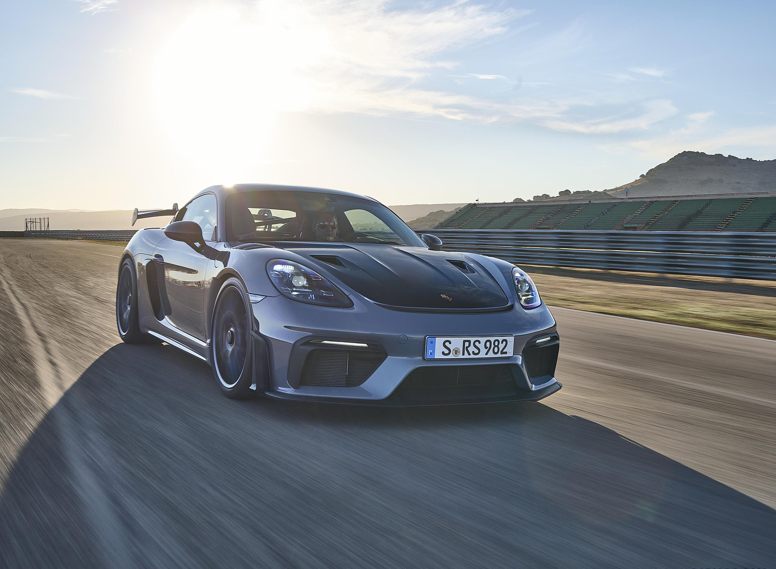 2022 Porsche 718 Cayman GT4 RS Front Three-Quarter Wallpapers (1)