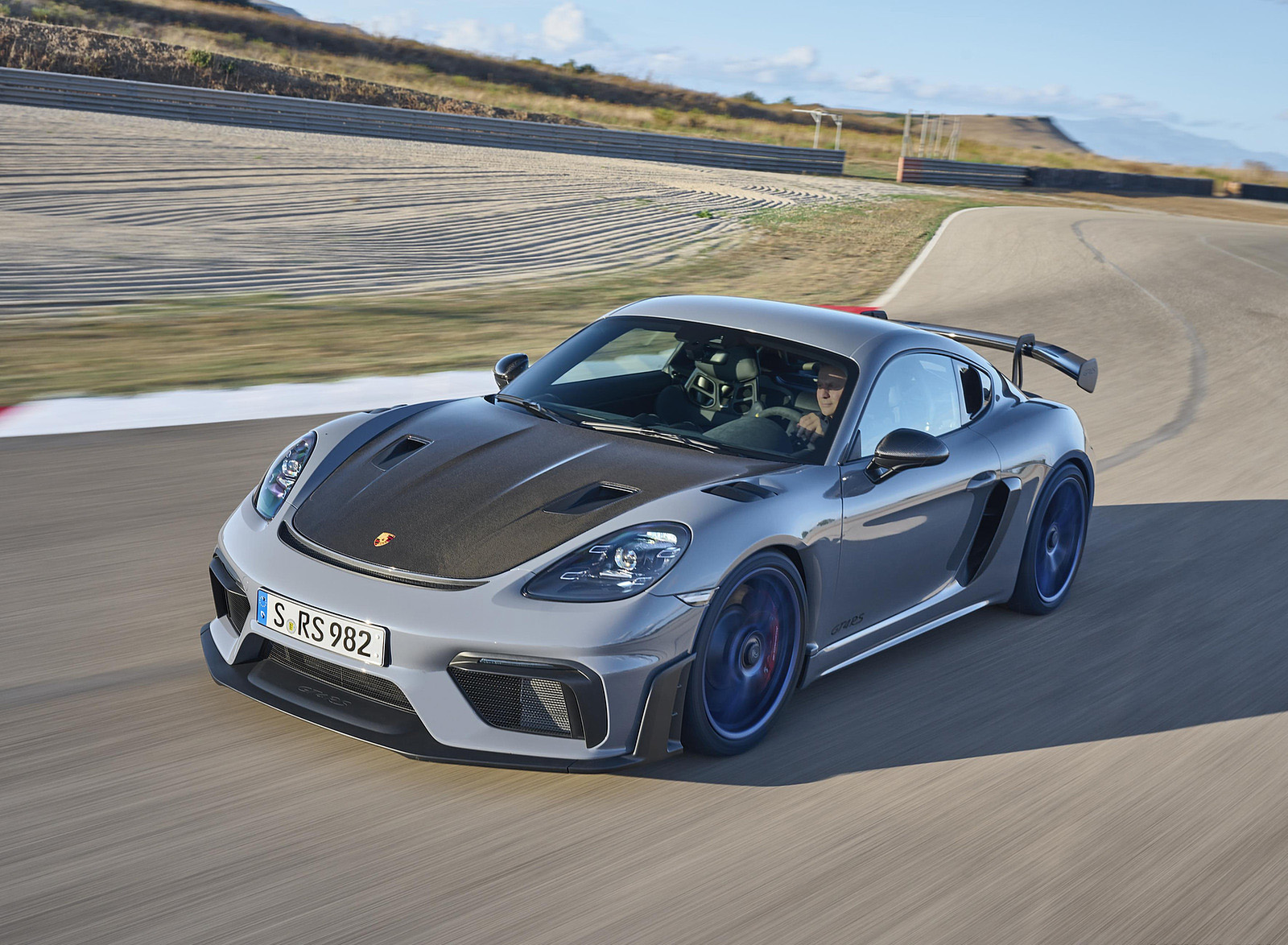 2022 Porsche 718 Cayman GT4 RS Front Three-Quarter Wallpapers (2)
