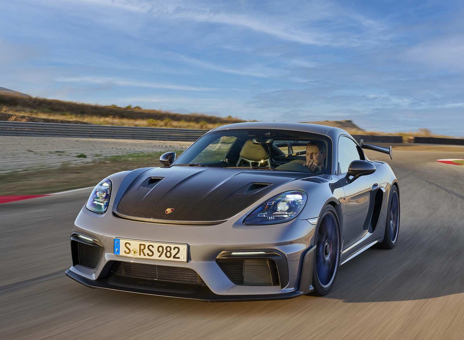 2022 Porsche 718 Cayman GT4 RS Front Wallpapers (9)