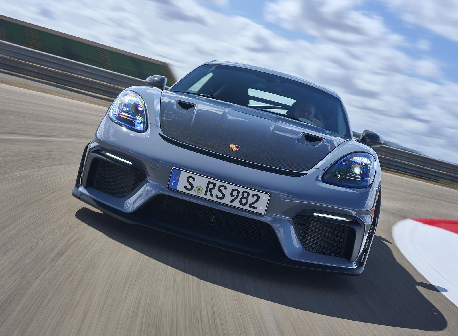 2022 Porsche 718 Cayman GT4 RS Front Wallpapers (5)