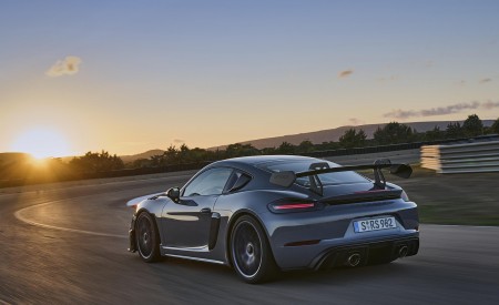 2022 Porsche 718 Cayman GT4 RS Rear Three-Quarter Wallpapers 450x275 (344)