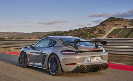 2022 Porsche 718 Cayman GT4 RS Rear Three-Quarter Wallpapers 450x275 (345)
