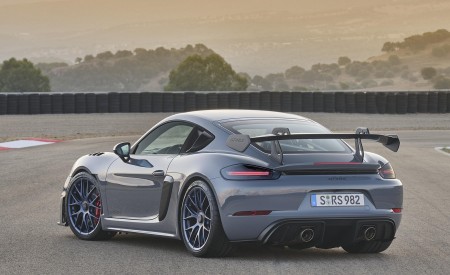 2022 Porsche 718 Cayman GT4 RS Rear Three-Quarter Wallpapers 450x275 (369)