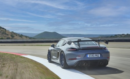 2022 Porsche 718 Cayman GT4 RS Rear Three-Quarter Wallpapers 450x275 (338)
