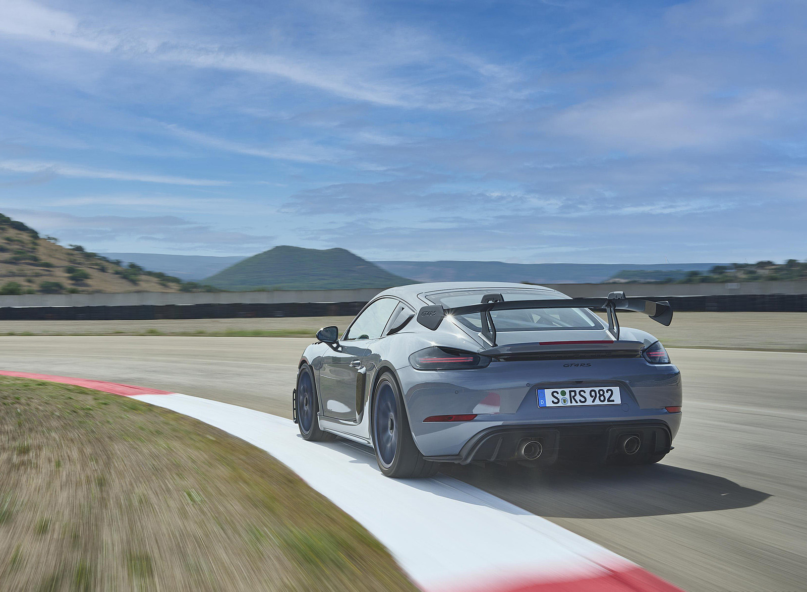 2022 Porsche 718 Cayman GT4 RS Rear Three-Quarter Wallpapers (6)