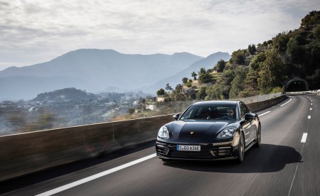 2022 Porsche Panamera 4 E-Hybrid Platinum Edition (Color: Jet Black Metallic) Front Wallpapers 450x275 (6)