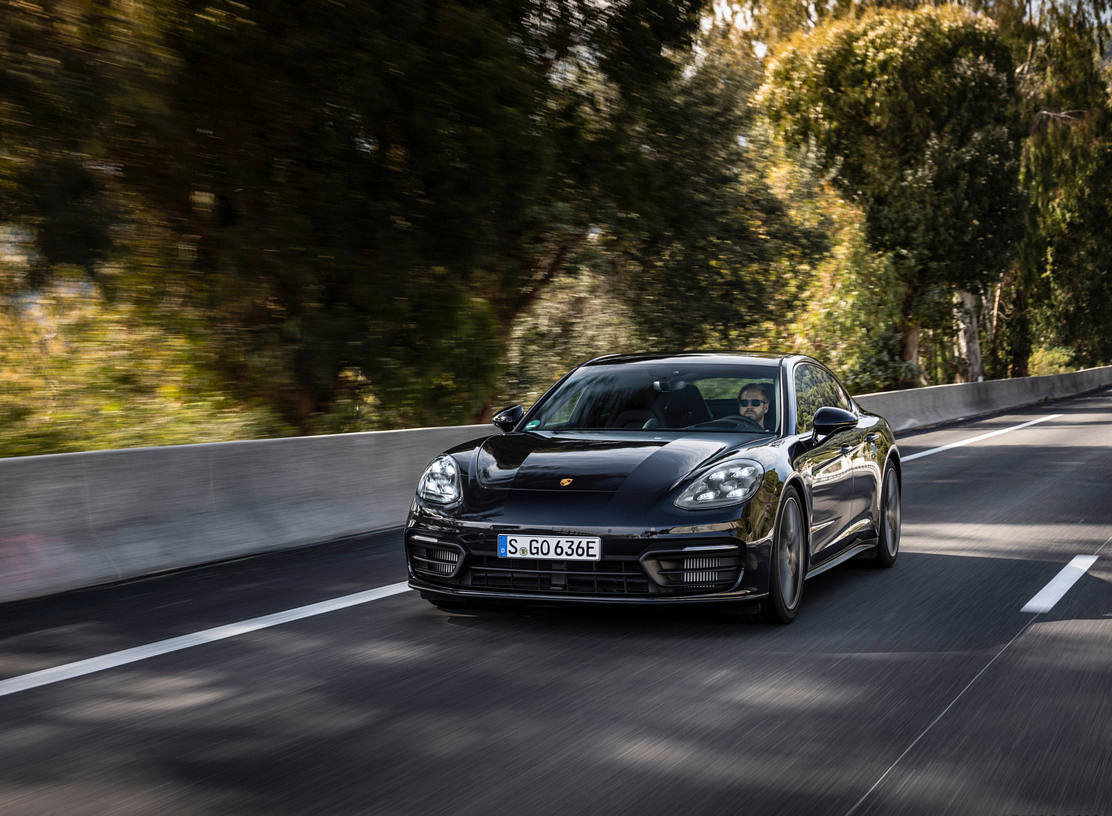 2022 Porsche Panamera 4 E-Hybrid Platinum Edition (Color: Jet Black Metallic) Front Wallpapers (8)